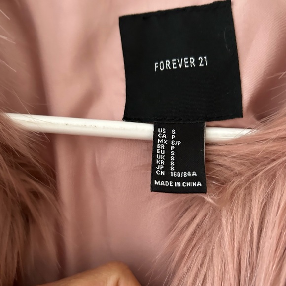 🔥 Forever 21 pink Faux Fur cropped jacket. Small - Picture 4 of 9
